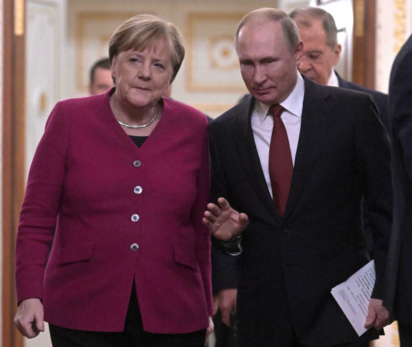 Thủ tướng Đức Merkel gặp ông Putin cứu vãn 