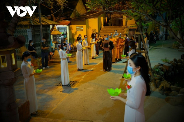 Pagodas urged to move Vu Lan Festival online -0