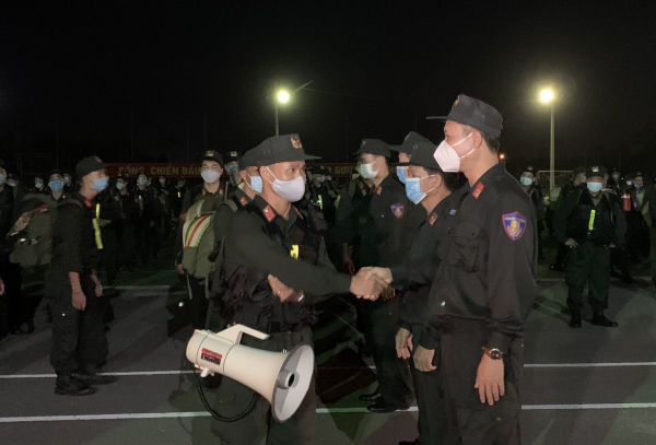Trung đoàn Cảnh sát cơ động Trung Bộ xuất quân chi viện Bình Dương ngay trong đêm -0