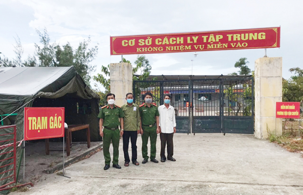 Communal police join hand to control COVID-19 in Thua Thien Hue -0