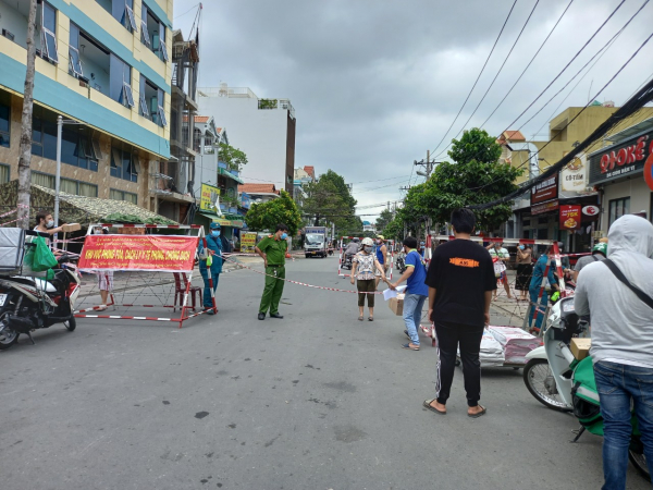 TP Hồ Chí Minh chuẩn bị 2 triệu túi an sinh và người dân đi chợ 1 lần/tuần -0