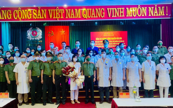 Thứ trưởng Nguyễn Văn Sơn gặp mặt, động viên đoàn cán bộ y, bác sĩ CAND chi viện TP Hồ Chí Minh -0