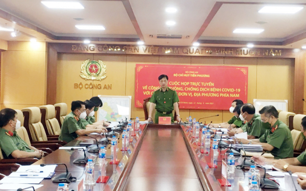 Deputy Minister Nguyen Duy Ngoc works with southern police on COVID-19 control -0