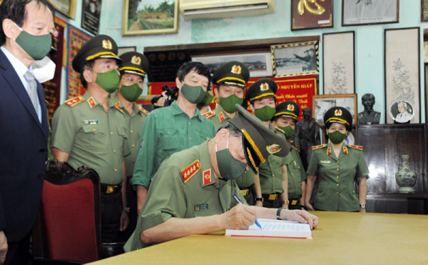 MPS leaders pay tribute to General Vo Nguyen Giap -0