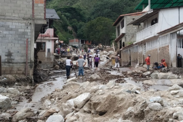 Lũ lụt kinh hoàng ở Venezuela, 20 người thiệt mạng  -0