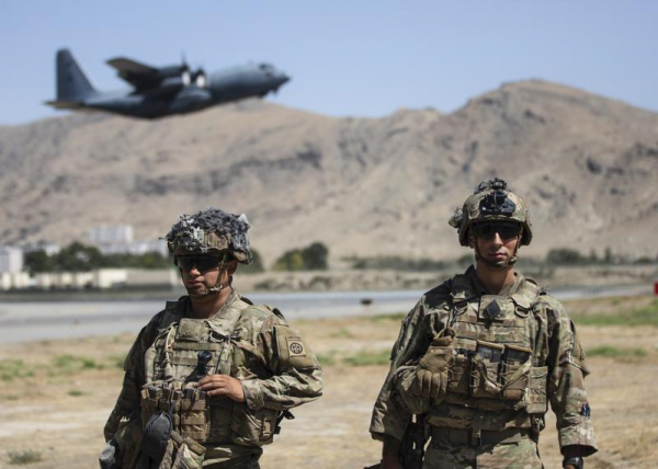 Hàng nghìn người Mỹ vẫn mắc kẹt tại Afghanistan  -0