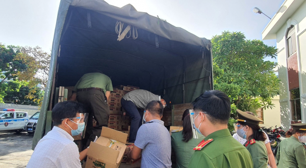 Công an hỗ trợ cung ứng lương thực, thực phẩm cho người dân Đà Nẵng -1