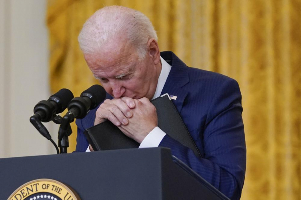 Tổng thống Mỹ khóc, thề săn lùng kẻ đứng sau vụ tấn công sân bay Kabul -0