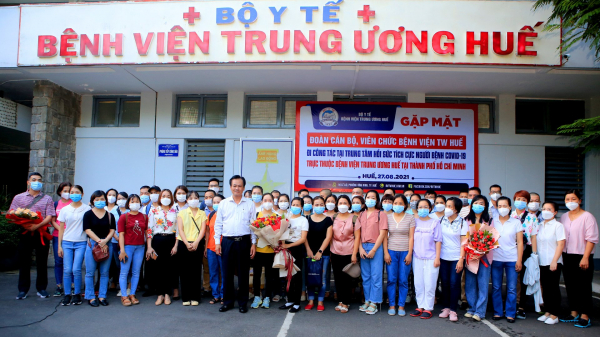 Huế điều động thêm 52 y, bác sĩ vào TP Hồ Chí Minh hỗ trợ chống dịch -0