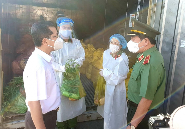 Những tấn thịt cá, rau củ đầu tiên do Công an Đà Nẵng cung ứng đã đến tay người dân -0