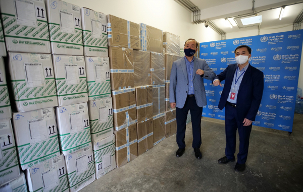 WHO bàn giao lô hàng vật tư y tế hỗ trợ Việt Nam ứng phó với COVID-19. -0
