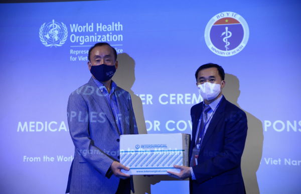 WHO bàn giao lô hàng vật tư y tế hỗ trợ Việt Nam ứng phó với COVID-19. -0