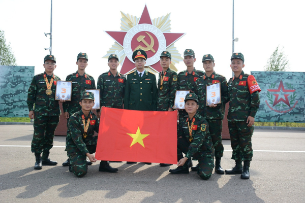 Lần đầu tham dự, Đội tuyển Việt Nam đứng thứ ba cuộc thi Kinh tuyến -0