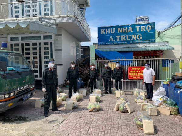CSGT Lâm Đồng tặng 20 tấn rau củ cho tuyến đầu chống dịch ở Bình Dương -0