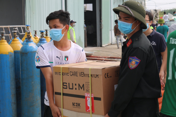 Gần 1.500 lượt Cảnh sát cơ động gấp rút thi công Bệnh viện dã chiến Phước Lộc -2