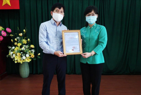 Van Phuc Group tặng 10.000 bộ đồ bảo hộ y tế cho UBND quận Bình Thạnh -1