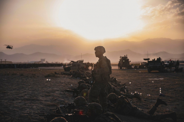 Những hình ảnh cuối cùng của binh sĩ Mỹ sau 20 năm can thiệp vào Afghanistan -0