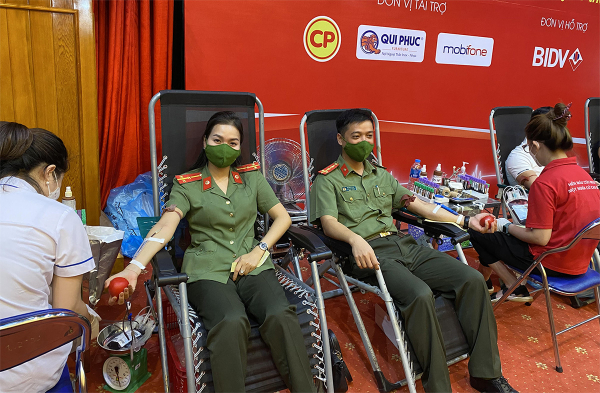 Công an Tuyên Quang tham gia “Hành trình đỏ” hiến 100 đơn vị máu tình nguyện -0