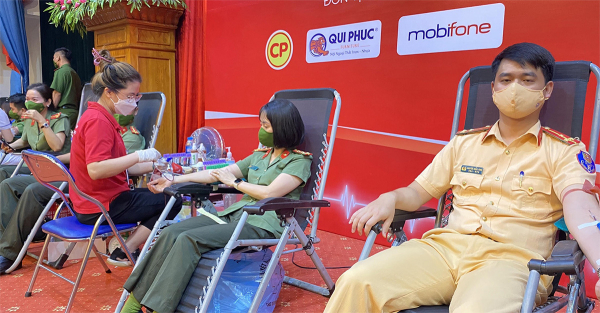 Công an Tuyên Quang tham gia “Hành trình đỏ” hiến 100 đơn vị máu tình nguyện -2
