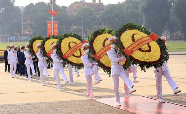 Lãnh đạo Đảng, Nhà nước và Bộ Công an vào Lăng viếng Chủ tịch Hồ Chí Minh -2