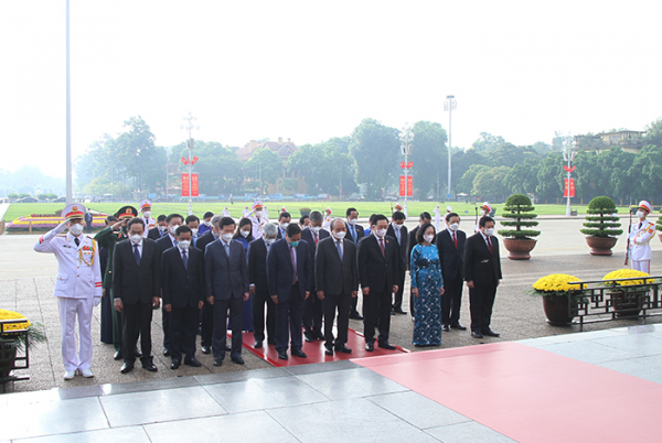 Lãnh đạo Đảng, Nhà nước và Bộ Công an vào Lăng viếng Chủ tịch Hồ Chí Minh -0