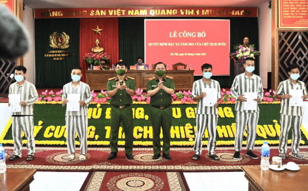 Lễ đặc xá cho các phạm nhân tại Trại giam Suối Hai -2