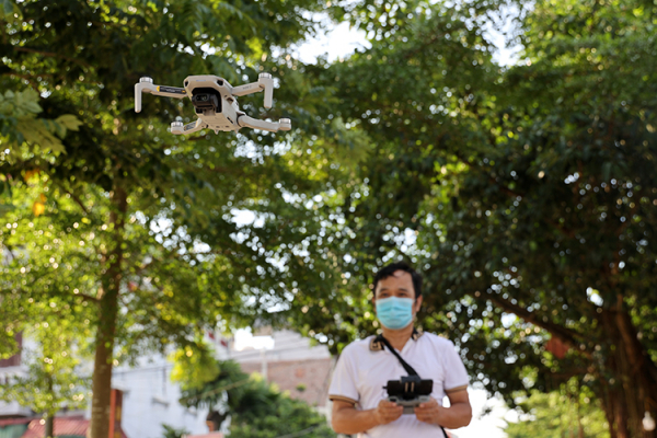 Me Linh district uses drones to monitor isolated areas  -0