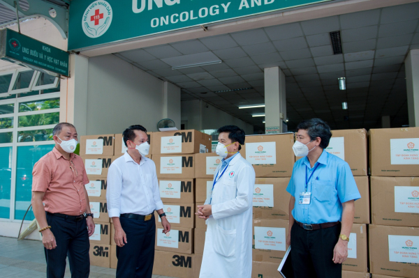 Tập đoàn Hưng Thịnh hỗ trợ trang thiết bị y tế với kinh phí gần 2 tỷ đồng cho bệnh viện nhân dân 115 và gia định -0