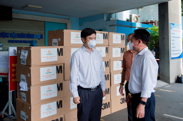 Tập đoàn Hưng Thịnh hỗ trợ trang thiết bị y tế với kinh phí gần 2 tỷ đồng cho bệnh viện nhân dân 115 và gia định -1