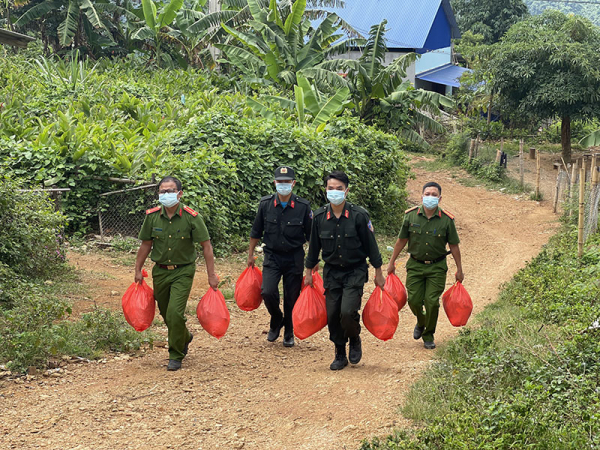 Tình người nơi rẻo cao -0