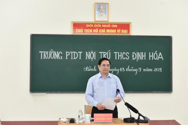 Thủ tướng Phạm Minh Chính thăm, động viên học sinh, giáo viên đầu năm học mới -0