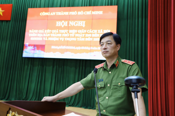 HCMC police praised for effort in ensuring security, fighting COVID-19 -0