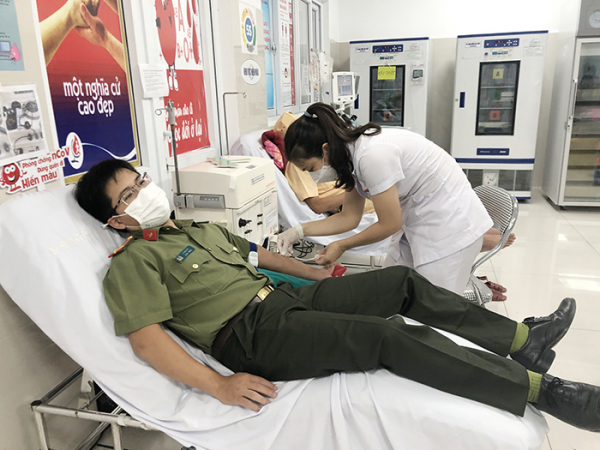 Đoàn viên thanh niên Công an tỉnh hiến máu cấp cứu sản phụ qua cơn nguy kịch -0