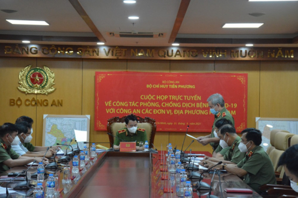 Deputy Minister Le Quoc Hung chairs online meeting with southern police on COVID-19 control -0