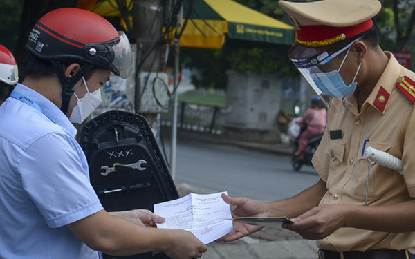 Thủ tướng yêu cầu Hà Nội điều chỉnh bất cập trong việc cấp giấy đi đường -0