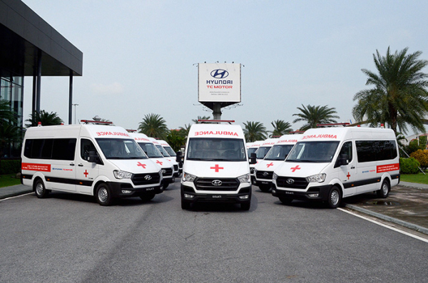 Liên doanh Ô tô Hyundai Thành Công tặng xe cứu thương cho bệnh viện tuyến đầu chống dịch -1