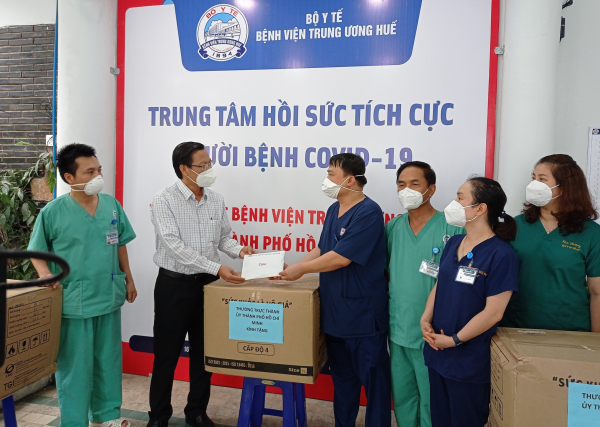 Chủ tịch UBND TP Hồ Chí Minh: “Sự đóng góp quý báu của các y, bác sĩ sẽ giúp thành phố vượt qua đại dịch” -1