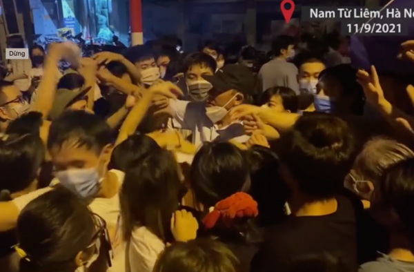 Hà Nội: Làm rõ trách nhiệm lãnh đạo phường để xảy ra chen lấn tiêm vaccine -0