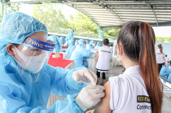 Ngày 12/9, Việt Nam thêm 11.48 ca nhiễm, tiếp nhận hơn 200.000 liều vaccine phòng COVID-19 -0