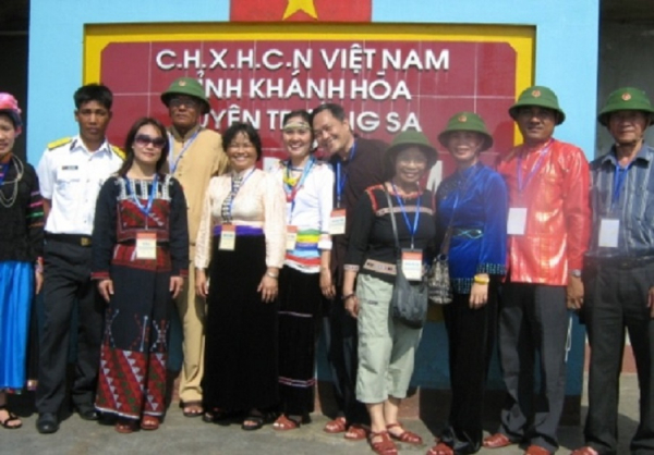 Linh Nga Niê Kdăm: Tại gió mà nhớ về Hà Nội -0