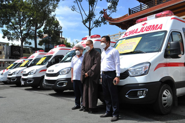 Giáo hội Phật giáo Việt Nam TP Hồ Chí Minh tặng xe cứu thương hỗ trợ phòng, chống dịch  -0
