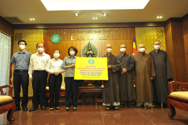Giáo hội Phật giáo Việt Nam TP Hồ Chí Minh tặng xe cứu thương hỗ trợ phòng, chống dịch  -0