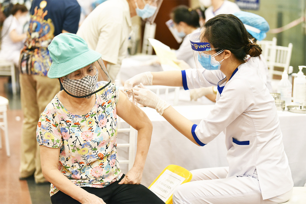 Bí thư Thành uỷ Hà Nội: Không vì được tiêm vaccine rồi mà chủ quan -0
