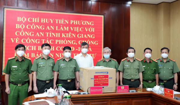 MPS Frontline Command works with Kien Giang police on anti-pandemic efforts -0