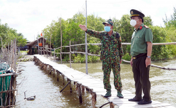 Giám đốc Công an tỉnh Kiên Giang kiểm tra công tại các chốt phòng, chống dịch trên địa bàn biên giới -1