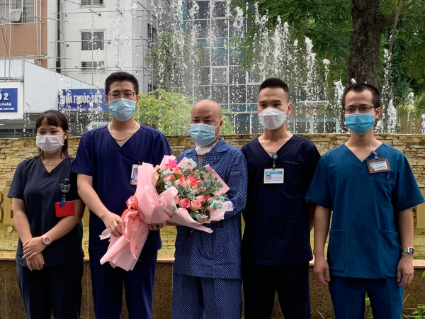 Bệnh nhân chạy ECMO đầu tiên của Hà Nội hồi sinh đầy kỳ tích -0