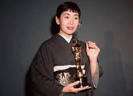 Diễn viên châu Á đầu tiên được trao Giải Oscar -0