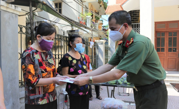 Báo CAND đồng hành cùng người dân khó khăn trong mùa dịch -0