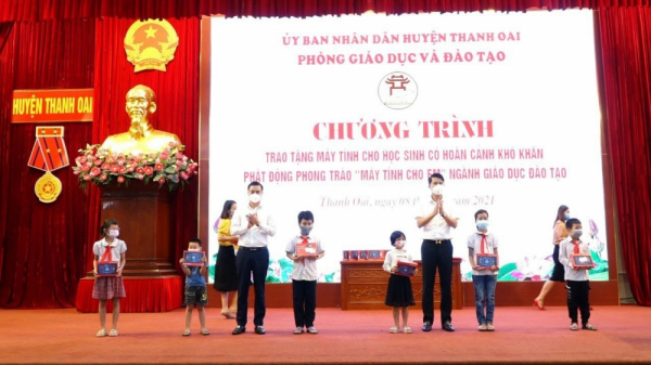 7,000 computers and cellphones donated to students in Hanoi  -0