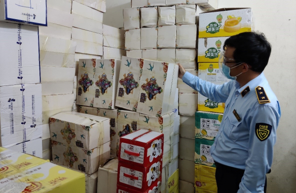 Đà Nẵng: Tạm giữ hơn  40.000 sản phẩm bánh Trung thu “ngoại” không nguồn gốc  -2